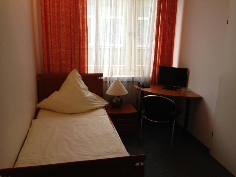 Hotel Schwarzer Baer Hannover Exterior photo
