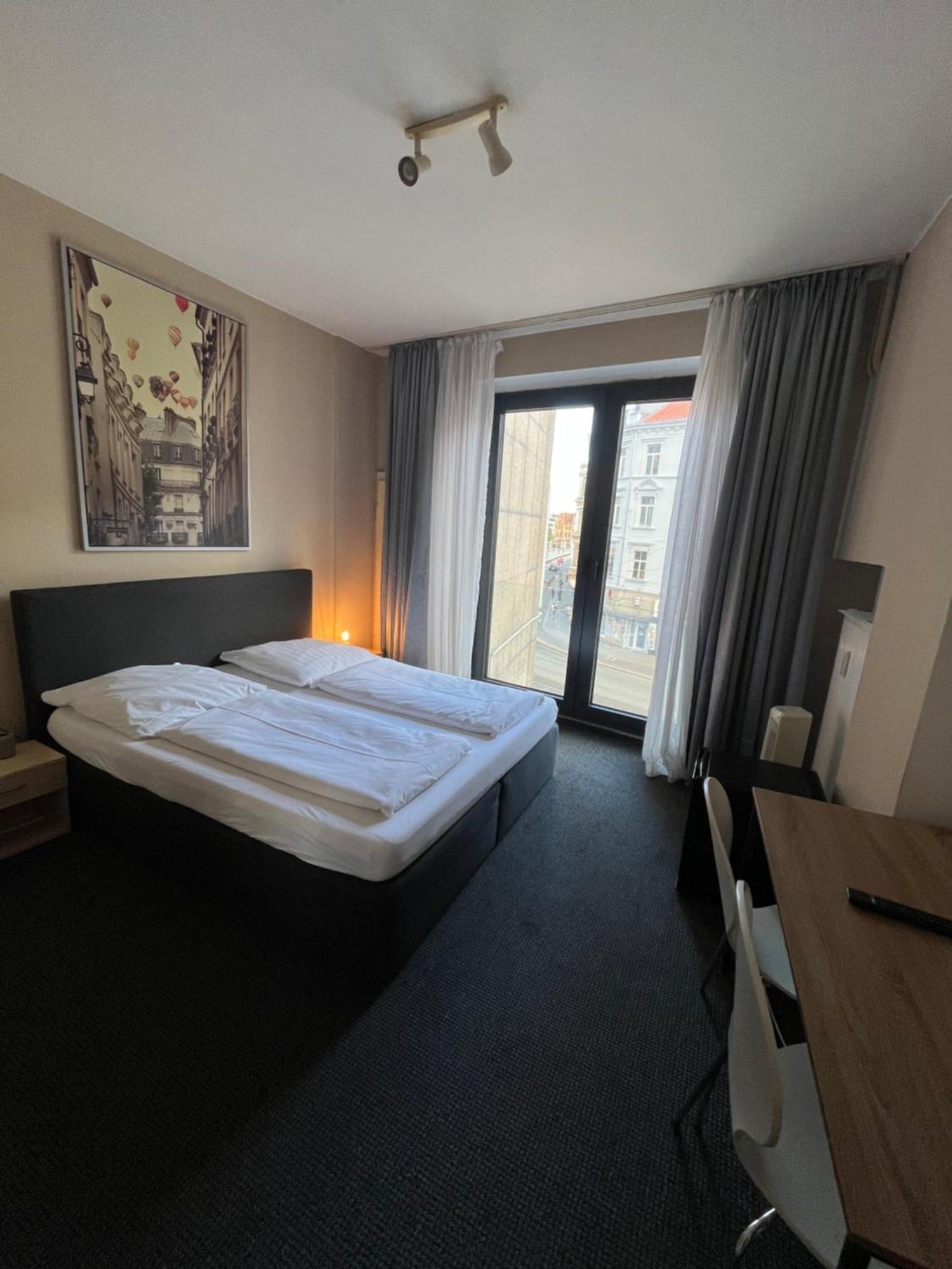 Hotel Schwarzer Baer Hannover Exterior photo