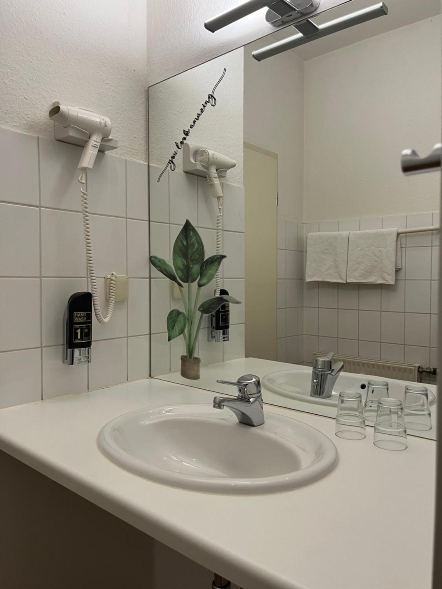 Hotel Schwarzer Baer Hannover Exterior photo